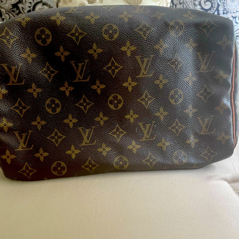 LOUIS VUITTON Monogram Speedy 35.